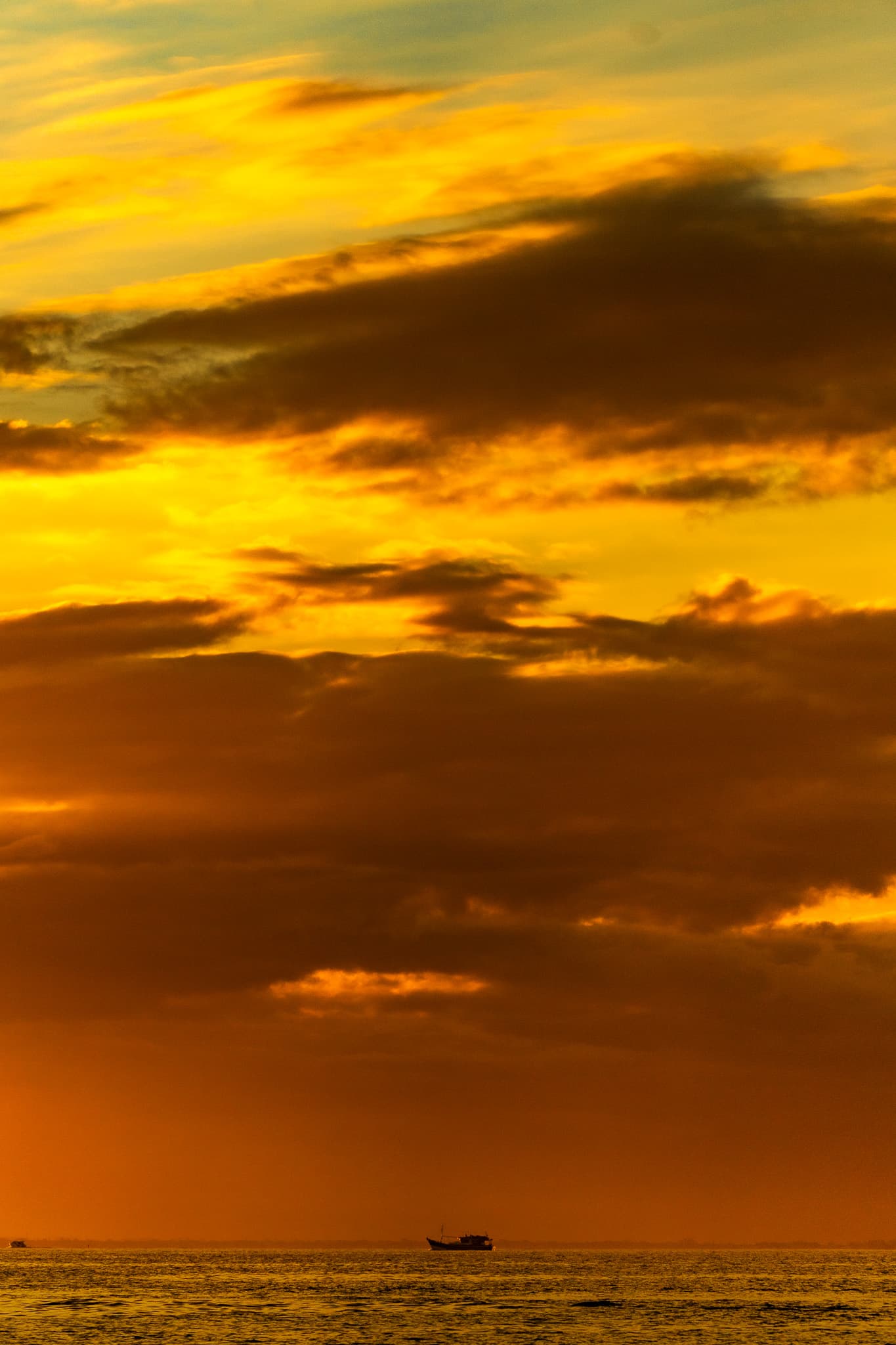 Arde - Fotografía artística del mar por Cristian Letelier (Yiasau)